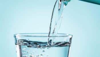 Falta mucho más que agua | Artículo de Mario Luis Fuentes