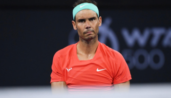 Rafa Nadal cae eliminado de Brisbane y regresan sus molestias musculares | Video