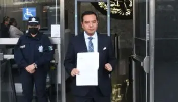 Presentan denuncia contra funcionarios señalados de desviar TUAs del AICM al Tren Maya