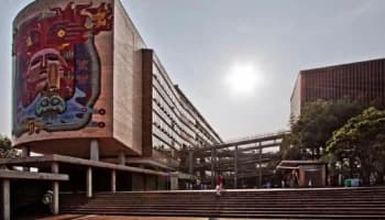 Encapuchados intentan tomar la Facultad de Medicina de la UNAM