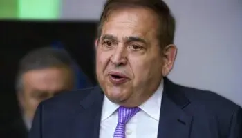 Ancira formaliza renuncia a AHMSA; empresa consigue extensión de pago a Pemex por caso Agronitrogenados