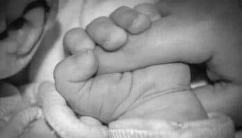 Joven mixe da a luz en la calle por falta de ginecólogo en Matías Romero, Oaxaca