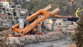 Se desploma estructura metálica de Tren Interurbano México-Toluca | Video