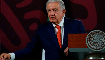 Explican en la mañanera cómo funcionan estafas que utilizan a AMLO y Pemex
