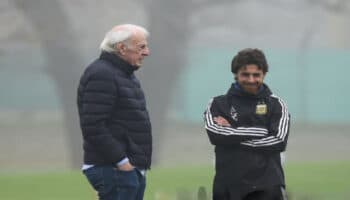 Figuras del balompié argentino dan último adiós a César Luis Menotti (1938-2024) | Video