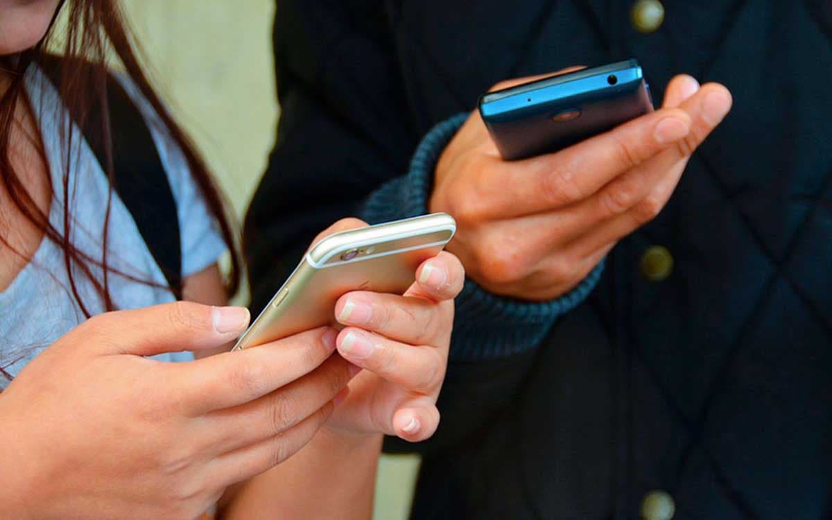 ¿Hay relación entre el uso de teléfonos y el cáncer cerebral? Esto dice un estudio de la OMS