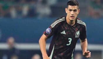 César Montes podría no jugar el partido contra Ecuador por problemas musculares