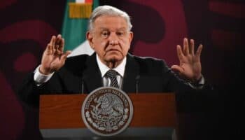 AMLO responde con extrañamiento a 'desafortunadas' e 'imprudentes' declaraciones de Ken Salazar
