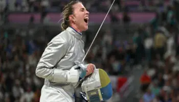 París 2024: Dedica esgrimista su medalla a los atletas ucranianos que han muerto en la guerra | Video