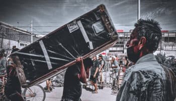 Expone periodista 'negocios turbios' de Sedena con Otis: otorgó contratos por más de 550 mdp a empresas acusadas de corrupción