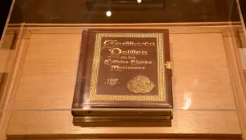 La Constitución Mexicana pasó de artificio inmanejable a mera sugerencia: Juan Villoro | Entérate