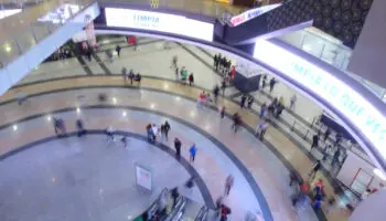 Hombre se arroja del segundo piso de Forum Buenavista