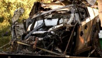 Videos | Se estrella y se incendia Cybertruck en California; 3 muertos