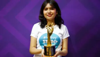 Exalumna Conalep recibe el premio a la mejor estudiante del mundo