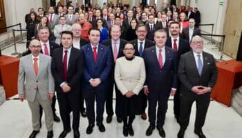 Empresarios se comprometen a emplear a miles de migrantes deportados por EU