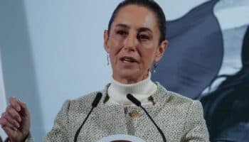 'Siempre nuestra solidaridad a las familias', afirma Sheinbaum sobre accidente aéreo en EU