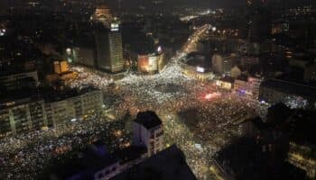 Fotos | Cientos de miles protestan contra el presidente Aleksandar Vucic