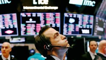 Inversionistas se refugian en el dólar y el yen, mientras aranceles golpean a los mercados