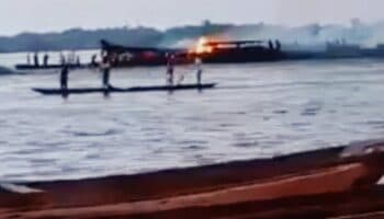 Video | Al menos 148 personas mueren tras incendiarse un barco en el Congo