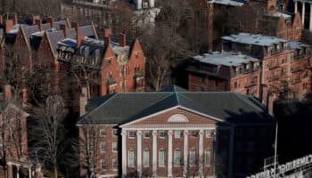 Administración Trump congela 2,200 millones de dólares a la Universidad de Harvard
