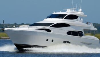 Tres mexicanos detenidos por transportar 840 kilos de cocaína en yate de lujo