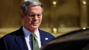 Aranceles del 15% de Trump comenzarán esta semana: Bessent