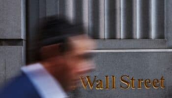 Wall Street abre con fuertes caídas en torno al 4%, S&P 500 entra en territorio bajista
