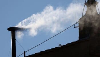 Fumata blanca en la Capilla Sixtina: han elegido al nuevo papa