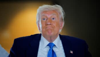 Trump recrudece amenazas comerciales; apunta a aranceles para Apple y la UE