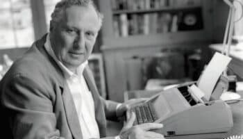 Fallece el escritor británico Frederick Forsyth a los 86 años | Video