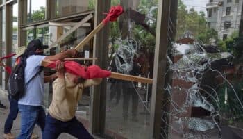 Vandalizan sede de la Secretaría de Bienestar durante marcha de CNTE | Video