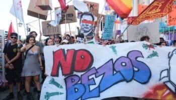 Videos | 'No hay espacio para Jeff Bezos', continúan las protestas contra el superrico y Lauren Sánchez en Venecia