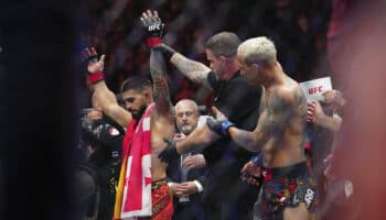 Ilia Topuria vence por nocaut a Oliveira; es campeón ligero de la UFC