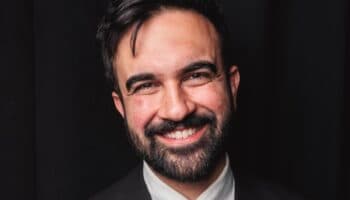 ¿Quién es Zohran Mamdani, socialista, musulmán y demócrata que busca ser el alcalde de Nueva York?