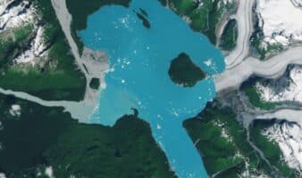 El retroceso glaciar crea una nueva isla en Alaska