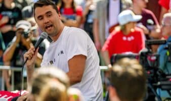 Periodistas, profesores y bomberos despedidos por comentar el asesinato de Charlie Kirk
