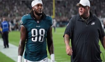 NFL: Suspenden y multan a Jalen Carter por escupir a Dak Prescott | Video