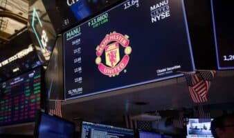 Anuncia Manchester United ingresos récord y reducción de pérdidas