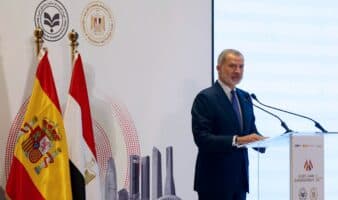 Felipe VI agradece a Egipto su papel mediador y denuncia el "brutal" sufrimiento en Gaza
