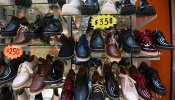 México lanza plan de 6,500 millones de dólares para impulsar el sector textil y de calzado