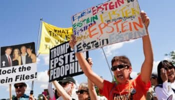 Víctimas de Jeffrey Epstein exigen publicar todos los documentos