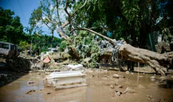 Suman 80 los muertos por lluvias e inundaciones en México