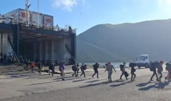 Marina rescata a 27 menores en embarcación en La Paz, BCS