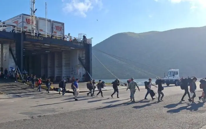 Marina rescata a 27 menores en embarcación en La Paz, BCS