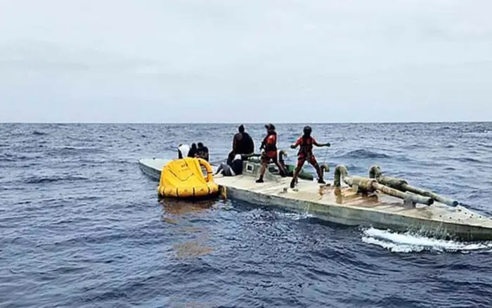 Marina rescata a 27 menores en embarcación en Sinaloa