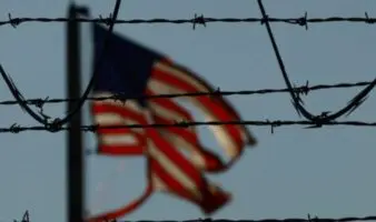 EE.UU. triplica a 3,000 dólares la ayuda para los inmigrantes que se "autodeporten"