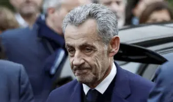 Sarkozy sale en libertad condicional tras pasar 20 días en la cárcel parisina de La Santé