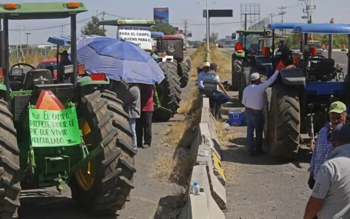 Productores de maíz activan protesta; califican como insulto oferta del gobierno