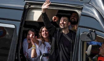 Hamás libera a los 20 rehenes israelíes vivos; se reencuentran con sus familias