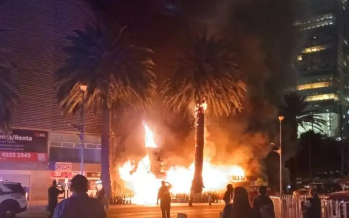 Videos | Se incendia restaurante cerca del Monumento a la Revolución